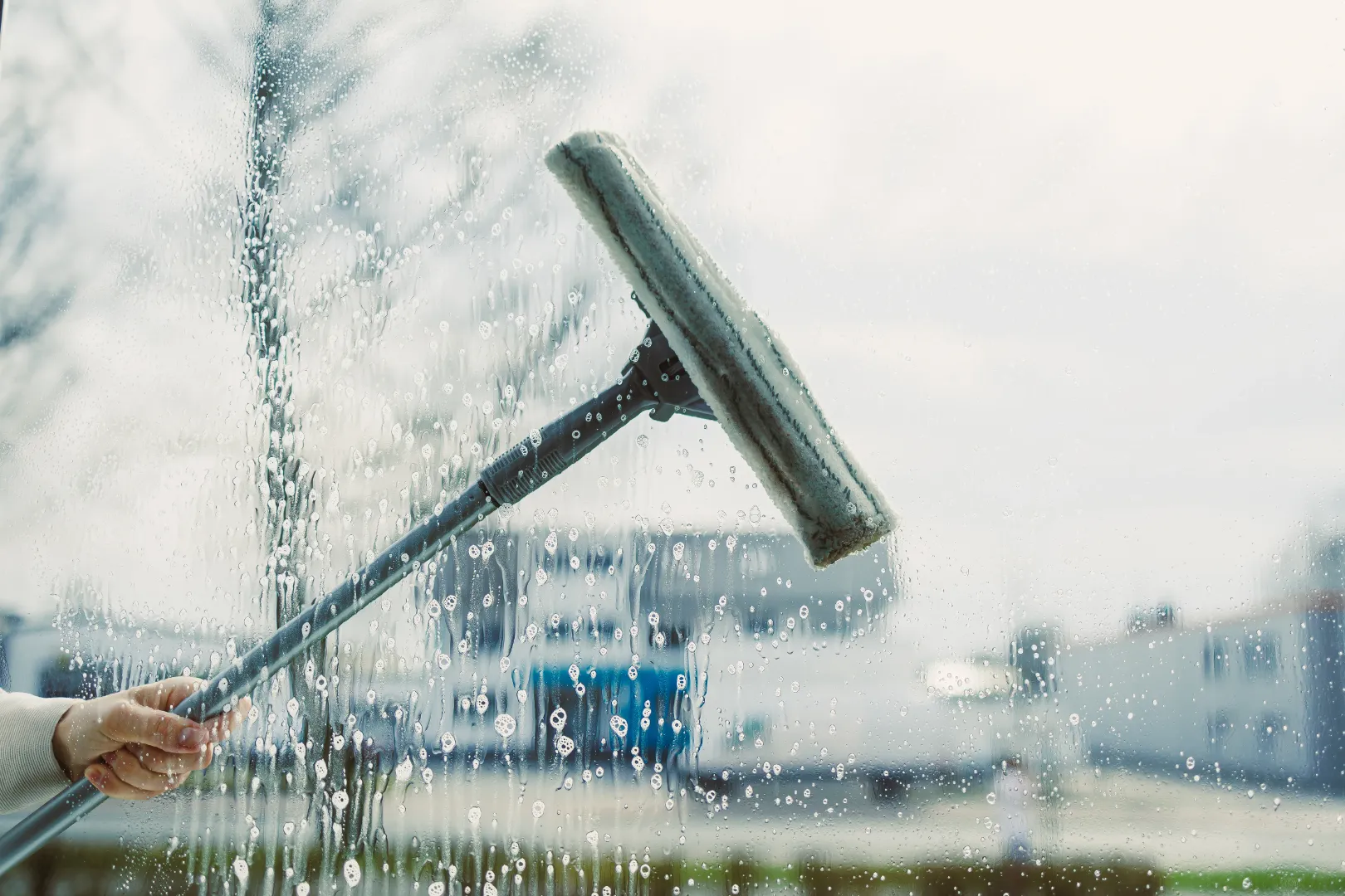 2026 Commercial Window Cleaning Tips: A Practical Guide for Businesses